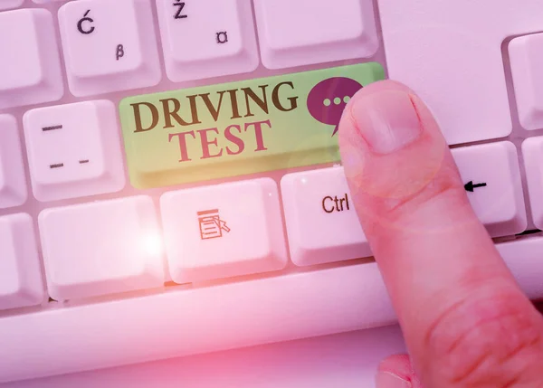 Konceptuální rukopis ukazující řidičský test. Obchodní foto předváděcí postup pro testování demonstrační s je schopnost řídit motorové vozidlo. — Stock fotografie