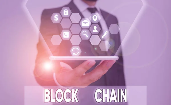 Escritura a mano conceptual que muestra la cadena de bloques. Sistema de presentación de fotos de negocios en el que un registro de las transacciones realizadas en bitcoin . — Foto de Stock