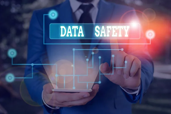 Znak tekstowy pokazujący bezpieczeństwo danych. Koncepcyjne zdjęcie dotyczy ochrony danych przed utratą przez zapewnienie bezpiecznego przechowywania. — Zdjęcie stockowe
