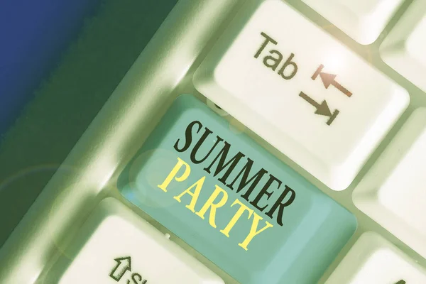 Handschrift tekst schrijven Summer Party. Concept betekent sociale bijeenkomst gehouden tijdens het zomerseizoen of schoolvakanties. — Stockfoto