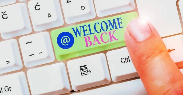 Signo de texto que muestra Welcome Back. Foto conceptual algo de vuelta para saludar el regreso de alguien o algo . —  Fotos de Stock