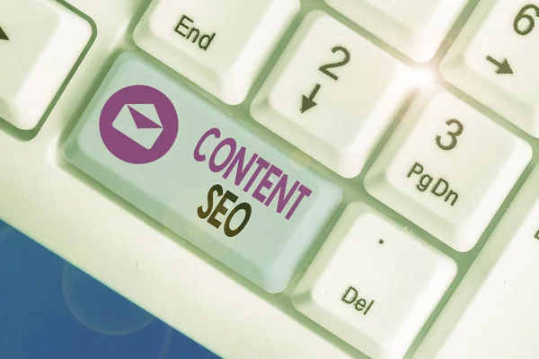 Texto para escrita de palavras Content Seo. Conceito de negócio para a criação de conteúdo de página web para classificar alto nos motores de busca . — Fotografia de Stock