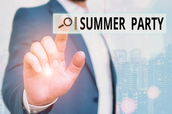 Texte montrant Summer Party. Rencontre photo-sociale conceptuelle pendant la saison estivale ou les vacances scolaires . — Photo