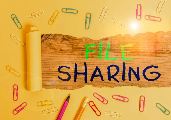 Writing note showing File Sharing. Business photo showcasing transmit files from one computer to another over a network. — Stock Photo, Image