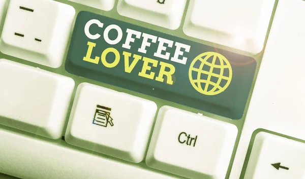 Píšu text Coffee Lover. Obchodní koncept pro demonstraci, kdo miluje nebo má rád pití kávy. — Stock fotografie