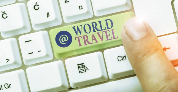 Znak tekstowy pokazujący World Travel. Zdjęcie koncepcyjne ruchu pokazów między odległymi lokalizacjami geograficznymi. — Zdjęcie stockowe