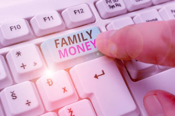 Scrittura concettuale a mano che mostra Family Money. Testo fotografico aziendale la ricchezza ereditata delle famiglie di classe superiore consolidate . — Foto Stock