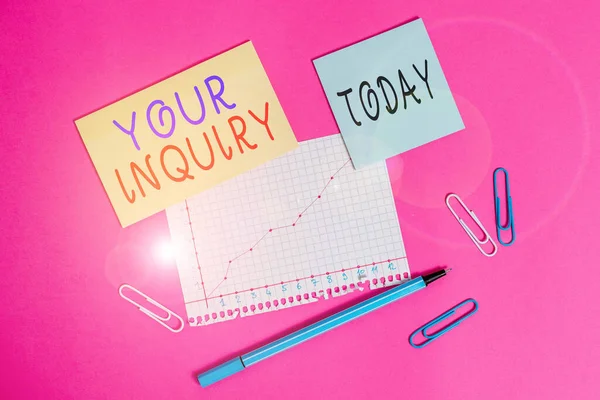 Word writing text Your Inquiry. Geschäftskonzept für den Akt des Nachfragens oder des Suchens nach Informationen durch Befragung von Schreibpapier und Notizblock plus Rechenblatt mit Diagrammbild auf dem Tisch. — Stockfoto