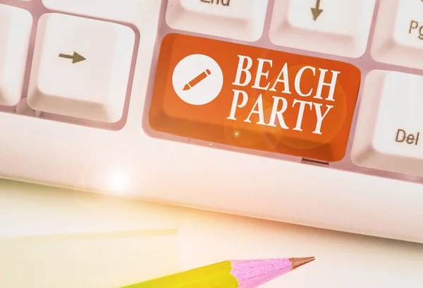 Handschrift tekst schrijven Beach Party. Concept betekent grote groep van het tonen zijn het organiseren van een evenement op het strand. — Stockfoto
