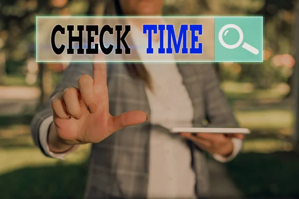 Signo de texto que muestra Check Time. Ejemplo de foto conceptual de la comprobación del tiempo necesario para cubrir una distancia específica . — Foto de Stock