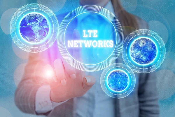 Lte Networks 'ün el yazısı metinleri. Bu görüntünün 4G kablosuz iletişim standardı olan uzun vadeli evrim elementleri NASA tarafından desteklenmektedir.. — Stok fotoğraf