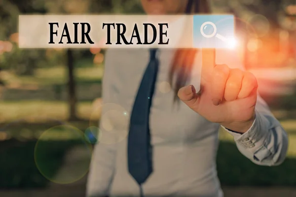 Εγγραφή σημείωμα που δείχνει Fair Trade. Επιχειρηματική φωτογραφία που δείχνει την αγορά αγαθών απευθείας από τους παραγωγούς στις αναπτυσσόμενες χώρες. — Φωτογραφία Αρχείου