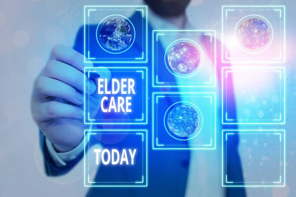 Elyazısı Elder Care. Kavram, NASA tarafından desteklenen bu görüntünün tıbbi sorunlarıyla ilgili yardıma ihtiyacı olan yaşlı insanların bakımı anlamına geliyor.. — Stok fotoğraf