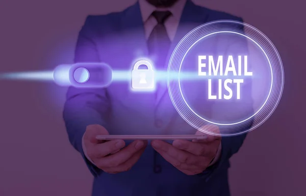 E- posta Listesini gösteren metin işareti. Birçok internet kullanıcısına yaygın bilgi dağılımı kavramsal fotoğraf. — Stok fotoğraf