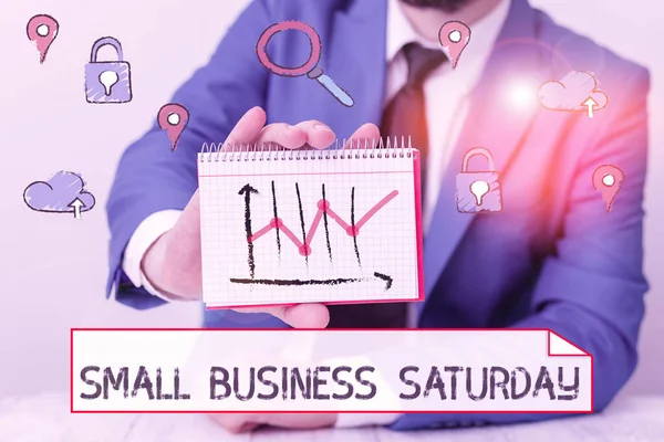 Escrevendo uma nota mostrando Small Business Saturday. Foto de negócios mostrando feriado americano de compras realizadas durante o sábado . — Fotografia de Stock