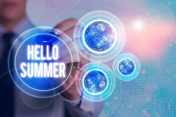 문자 메시지 Hello Summer. NASA 가 제공하는 이 이미지의 뜨거운 요소 날씨가 있는 봄 과 가을 이전의 계절에 대한 비즈니스 개념. — 스톡 사진