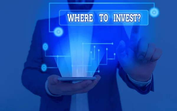 A befektetés helye kérdésre vonatkozó írási Megjegyzés. Üzleti fotó bemutató kérdezem, ha fel pénzt a pénzügyi rendszerek vagy részvények. — Stock Fotó