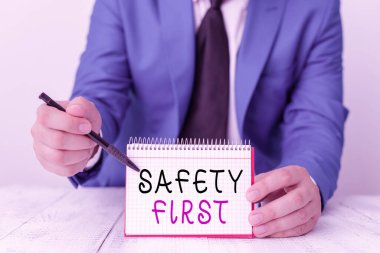 Önce el yazısı yazısıyla 