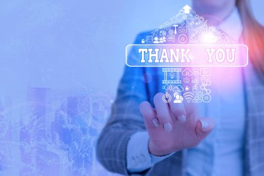 Teşekkür notu yazıyordum. Hediye servisi iltifatlarını kabul ederken kullanılan iş fotoğrafı gösterme nezaketi.