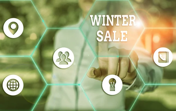 Scrittura concettuale a mano che mostra Winter Sale. Business foto vetrina Sconti offerti alla fine dell'anno Vacanze vendite prezzi più bassi . — Foto Stock