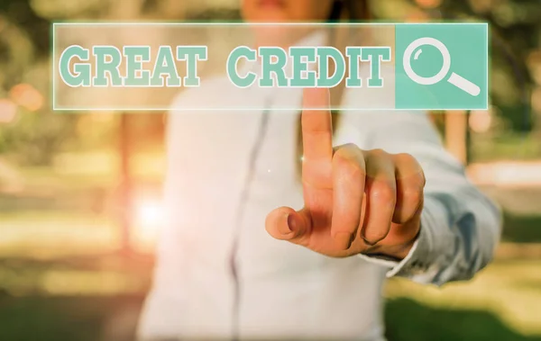 Signo de texto mostrando gran crédito. El prestatario de fotos conceptual tiene un alto puntaje de crédito y es un riesgo de crédito seguro . — Foto de Stock