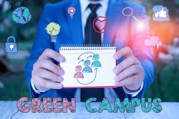 Γράμμα που δείχνει την Πράσινη Πανεπιστημιούπολη. Επιχειρηματική φωτογραφία που δείχνει βιώσιμη και φιλική προς το περιβάλλον εκπαιδευτική εγκατάσταση. — Φωτογραφία Αρχείου