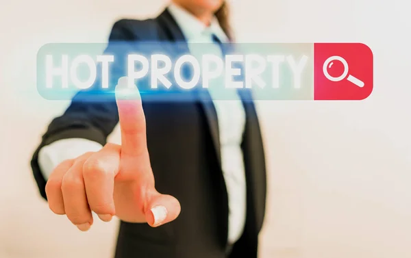 Handschriftlicher Text Hot Property. Konzept, das viele Menschen kaufen wollen und das sehr wünschenswert ist. — Stockfoto