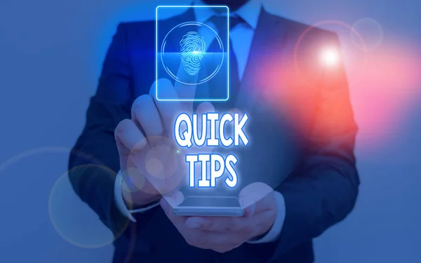 Nota de escrita mostrando Quick Tips. Foto de negócios mostrando pequeno, mas particularmente útil pedaço de conselhos práticos . — Fotografia de Stock