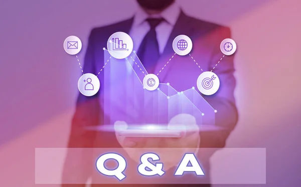 Word szöveg írása Q és A. üzleti koncepció a feltett kérdések és válaszok. — Stock Fotó