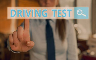 Sürüş Testini gösteren kavramsal el yazısı. S 'leri test etmek için iş fotoğrafı gösterme prosedürü motorlu araç kullanma becerisidir..