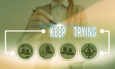 Kavramsal el yazısı denemeye devam ettiğini gösteriyor. İş fotoğrafçılığı bir şeyler yapmaya ya da yapmaya devam ediyor..