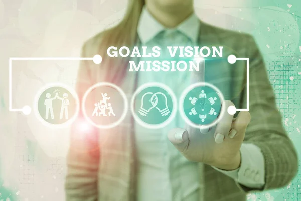 Pisanie notatki pokazujące cele Vision Mission. Business Photo prezentuje praktyczny proces planowania używany do pomocy grupy społeczności. — Zdjęcie stockowe