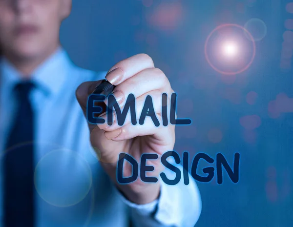 문자로 이메일 디자인을 쓰는 것입니다. HTML 파일을 재사용 할 수있는 비즈니스 개념 이메일 캠페인을 만드는데 사용 됨. — 스톡 사진