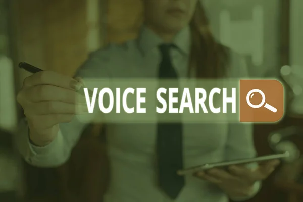 Schreiben Notiz zeigt Voice Search. Business-Foto-Präsentation ermöglicht es dem Benutzer, mit einem Sprachbefehl das Internet zu durchsuchen. — Stockfoto