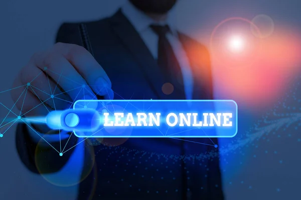 Текст "Навчайся в Інтернеті". Бізнес - концепція освіти, яка відбувається через Інтернет або комп "ютер.. — стокове фото