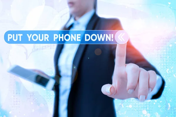 Het schrijven van de opmerking weergeven zet je telefoon neer. Zakelijke fotopresentatie eind telefoon verbinding zeggen Goodbye beller. — Stockfoto