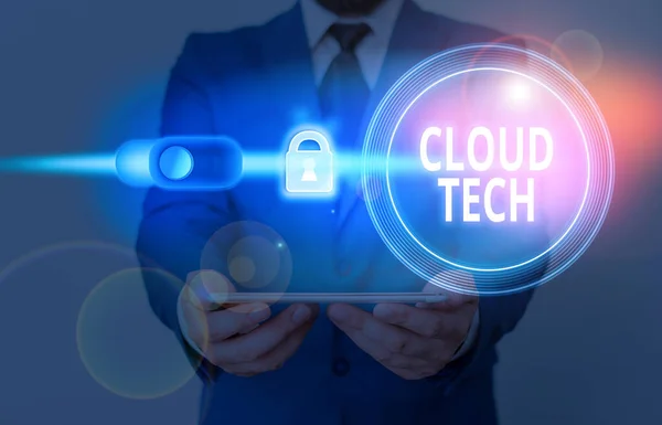 Signo de texto que muestra Cloud Tech. Almacenamiento conceptual de fotos y acceso a datos y programas a través de Internet . —  Fotos de Stock