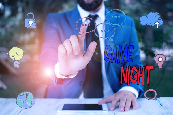Scrivere testi a mano Game Night. Concetto significato di solito la sua chiamata su date di gioco per adulti come il poker con gli amici . — Foto Stock