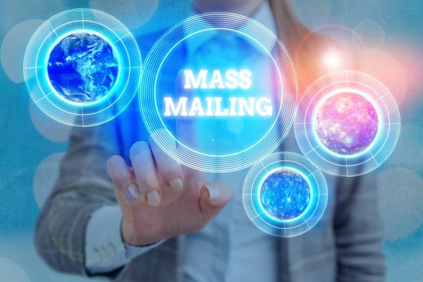 テキスト書き込み｜Mass Mailing.NASAによって提供されたこの画像の要素を示す大規模なグループに同じ電子メールを送信する行為を意味する概念. — ストック写真