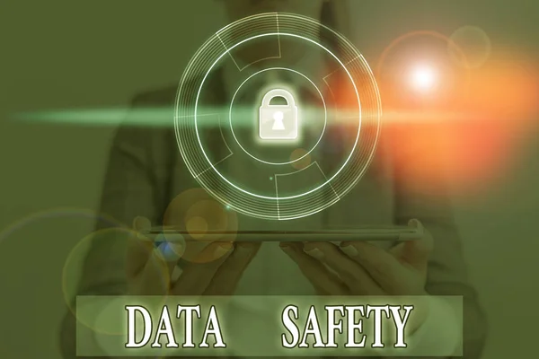 Word writing text Bezpieczeństwo danych. Koncepcja biznesowa dotycząca obaw chroniących dane przed utratą przez zapewnienie bezpiecznego przechowywania. — Zdjęcie stockowe