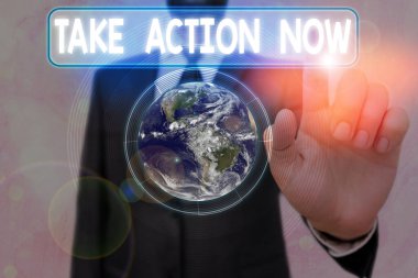 Take Action Now 'ı gösteren bir not yazıyorum. İş fotoğraflarının sergilenmesi resmi ya da uyumlu bir şey yap. NASA tarafından desteklenen bu görüntünün sorunlu unsurlarını hedefle..