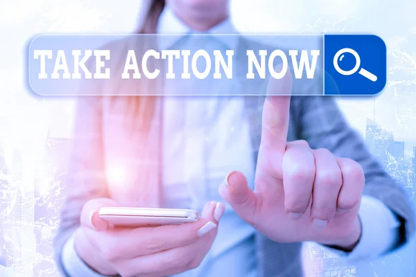 Написание рукописного текста Take Action Now. Понятие смысл сделать что-то официальное или согласованное достичь цели с проблемой . — стоковое фото