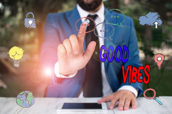 Scrittura di testi a mano Good Vibes. Concetto che significa frase gergale per i sentimenti positivi emessi da una dimostrazione . — Foto Stock