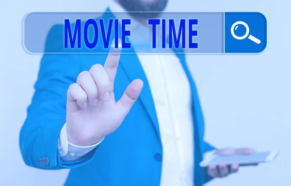 Tekst pisma do filmu "Czas na film". Koncepcja oznaczająca planowany lub rzeczywisty czas rozpoczęcia pokazu lub filmu. — Zdjęcie stockowe