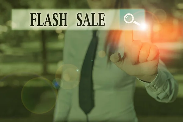 Escribiendo nota mostrando Flash Sale. Foto de negocios mostrando una venta de bienes a precios muy reducidos en un corto período de tiempo . — Foto de Stock