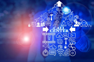 Mesaj yazma, çağrı merkezi. Çok sayıda telefon görüşmesi yapılan bir ofis için iş kavramı.