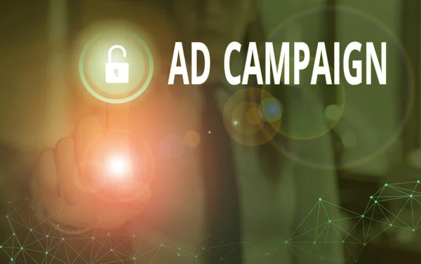 Manuscrito texto escrevendo Ad Campaign. Conceito que significa um curso organizado de ação para promover um produto ou serviço . — Fotografia de Stock