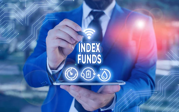 Conceptueel handschrift met indexfondsen. Bedrijf foto tekst beleggingsfonds gebouwd om de aandelen van een marktindex passen. — Stockfoto