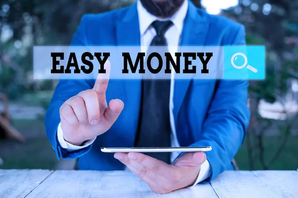 Schrijfbriefje met Easy Money. Zakelijke foto presentatie van geld dat is gemakkelijk hebben en soms oneerlijk verdiend. — Stockfoto