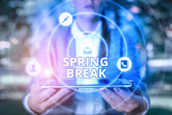 Ecriture conceptuelle montrant Spring Break. Photo d'affaires présentant la semaine s est vacances pour les étudiants au printemps typiquement à Pâques . — Photo